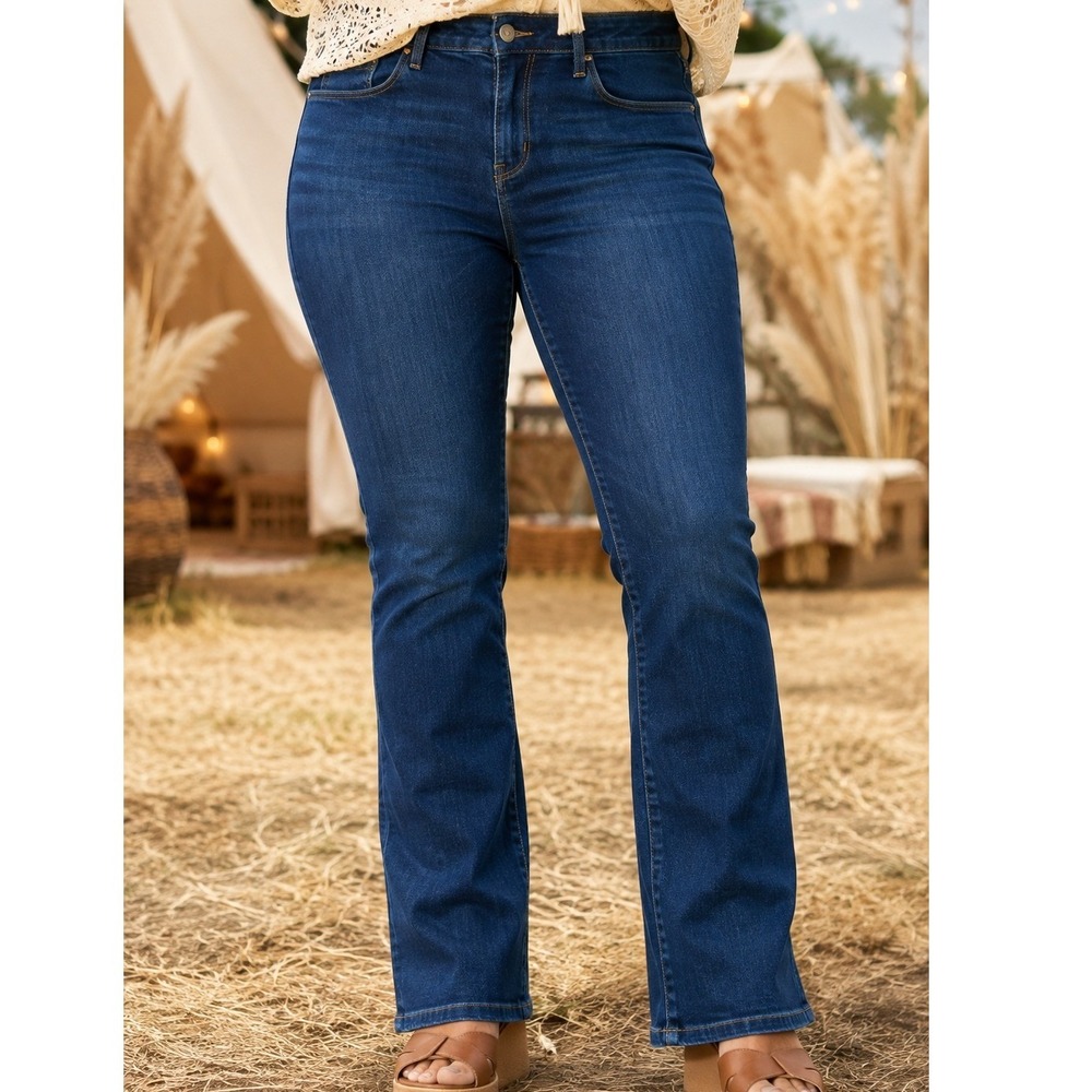 Old Navy Womens‎ 12 Kicker Boot-Cut Jeans Mid-Rise Dark Wash Blue Denim Stretch